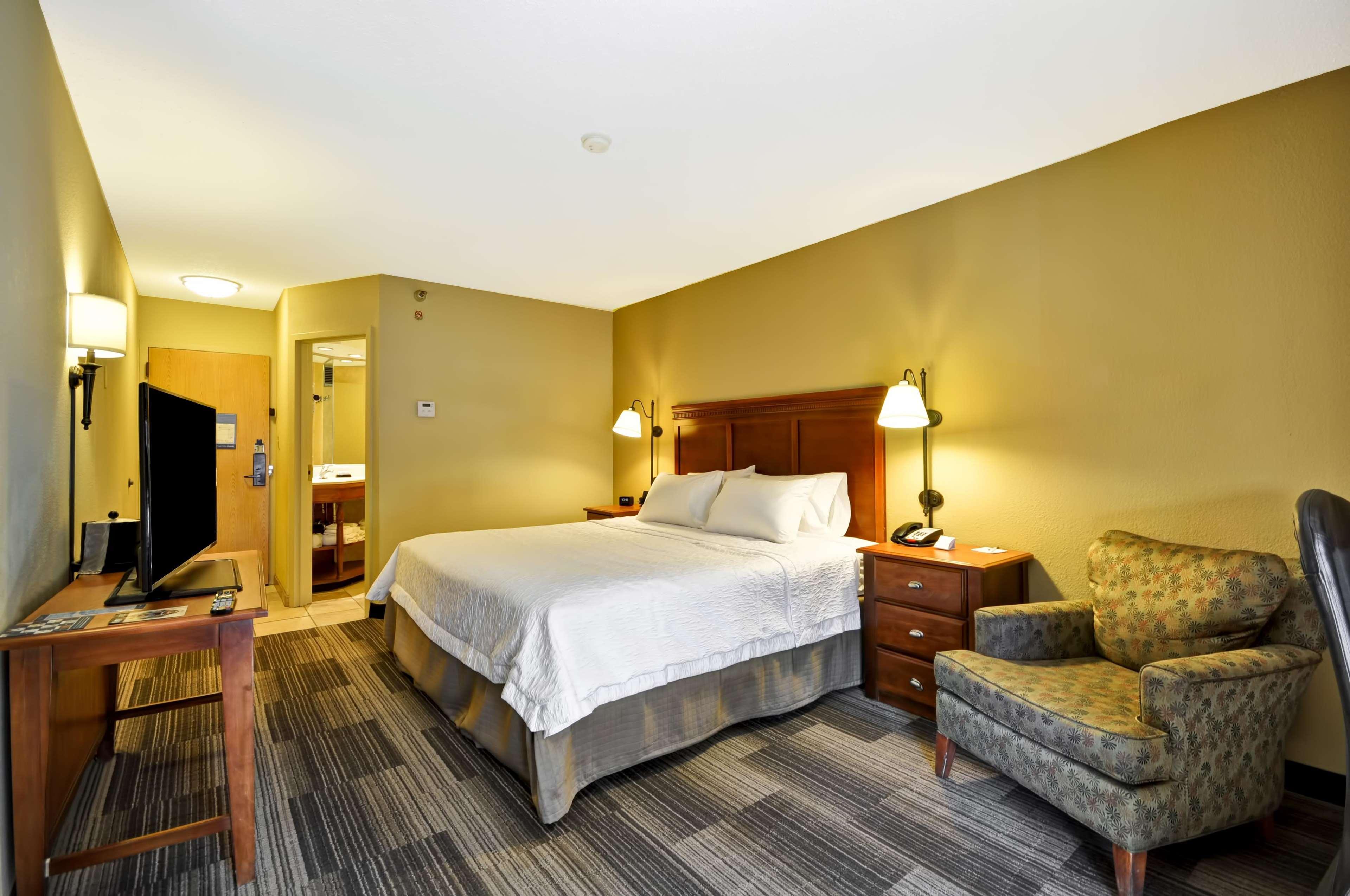 Hampton Inn Memphis Poplar מראה חיצוני תמונה