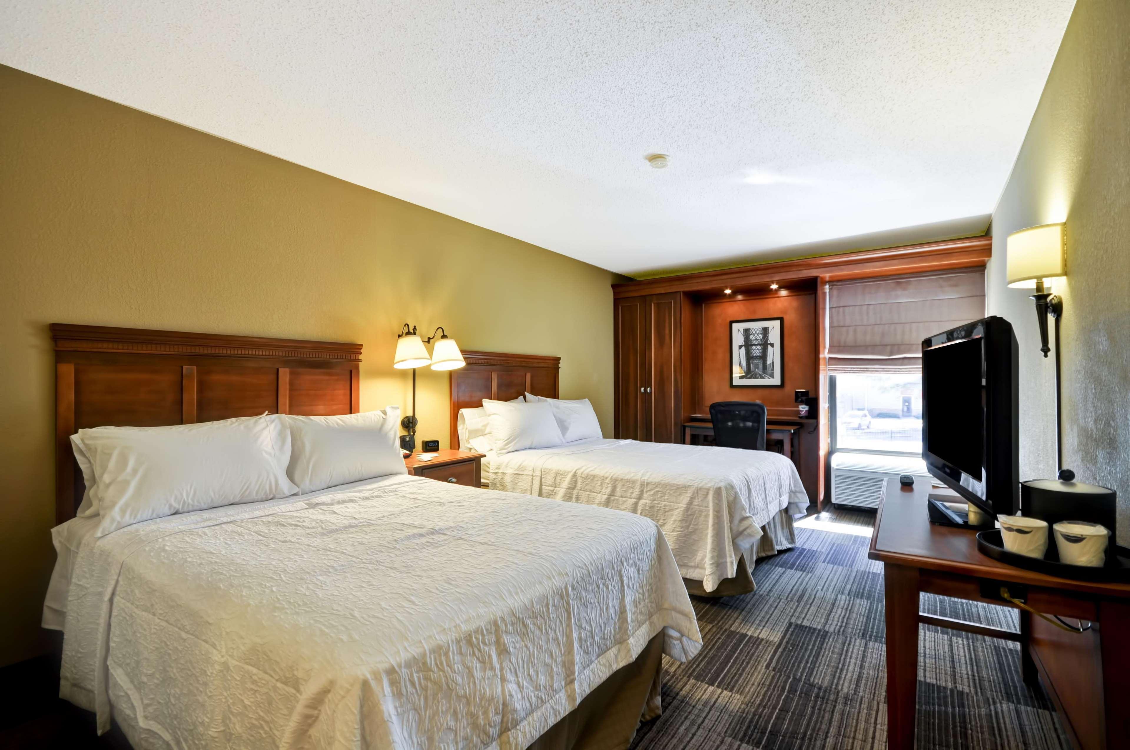 Hampton Inn Memphis Poplar מראה חיצוני תמונה