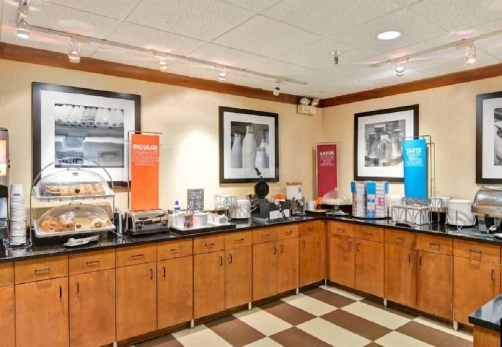 Hampton Inn Memphis Poplar מראה חיצוני תמונה