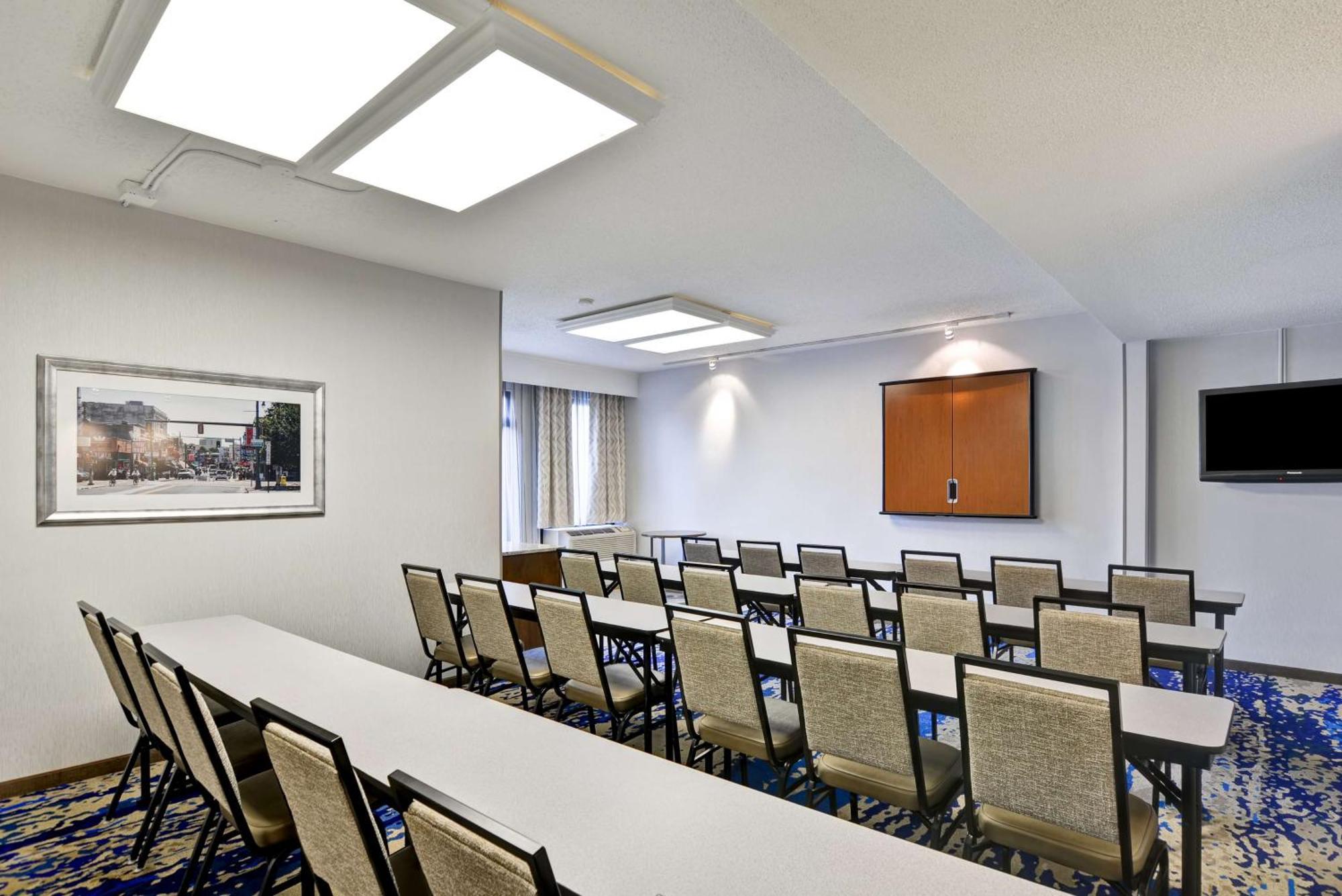 Hampton Inn Memphis Poplar מראה חיצוני תמונה
