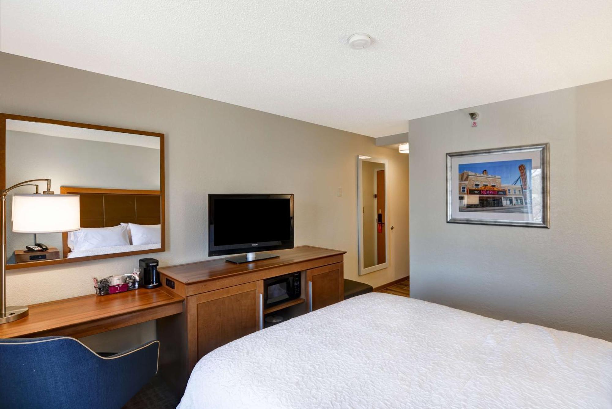 Hampton Inn Memphis Poplar מראה חיצוני תמונה