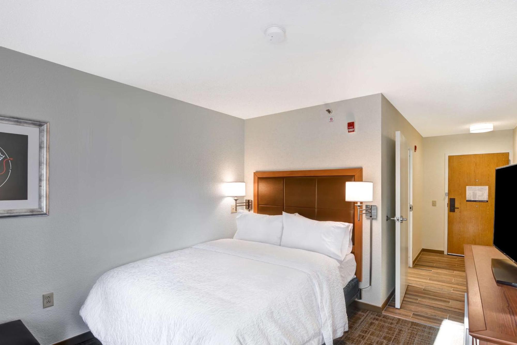 Hampton Inn Memphis Poplar מראה חיצוני תמונה