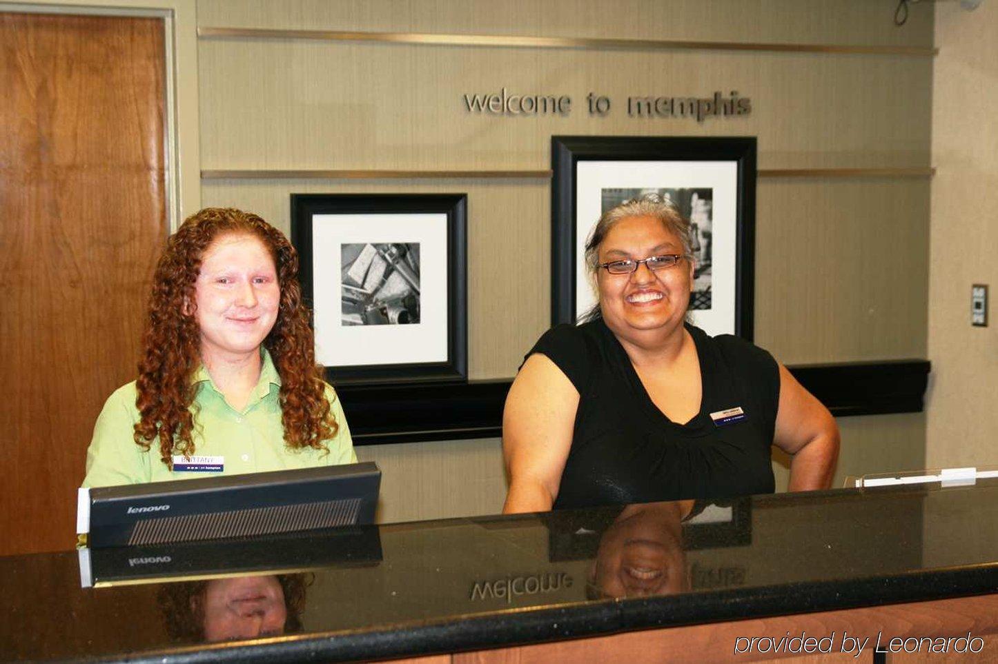 Hampton Inn Memphis Poplar מראה פנימי תמונה