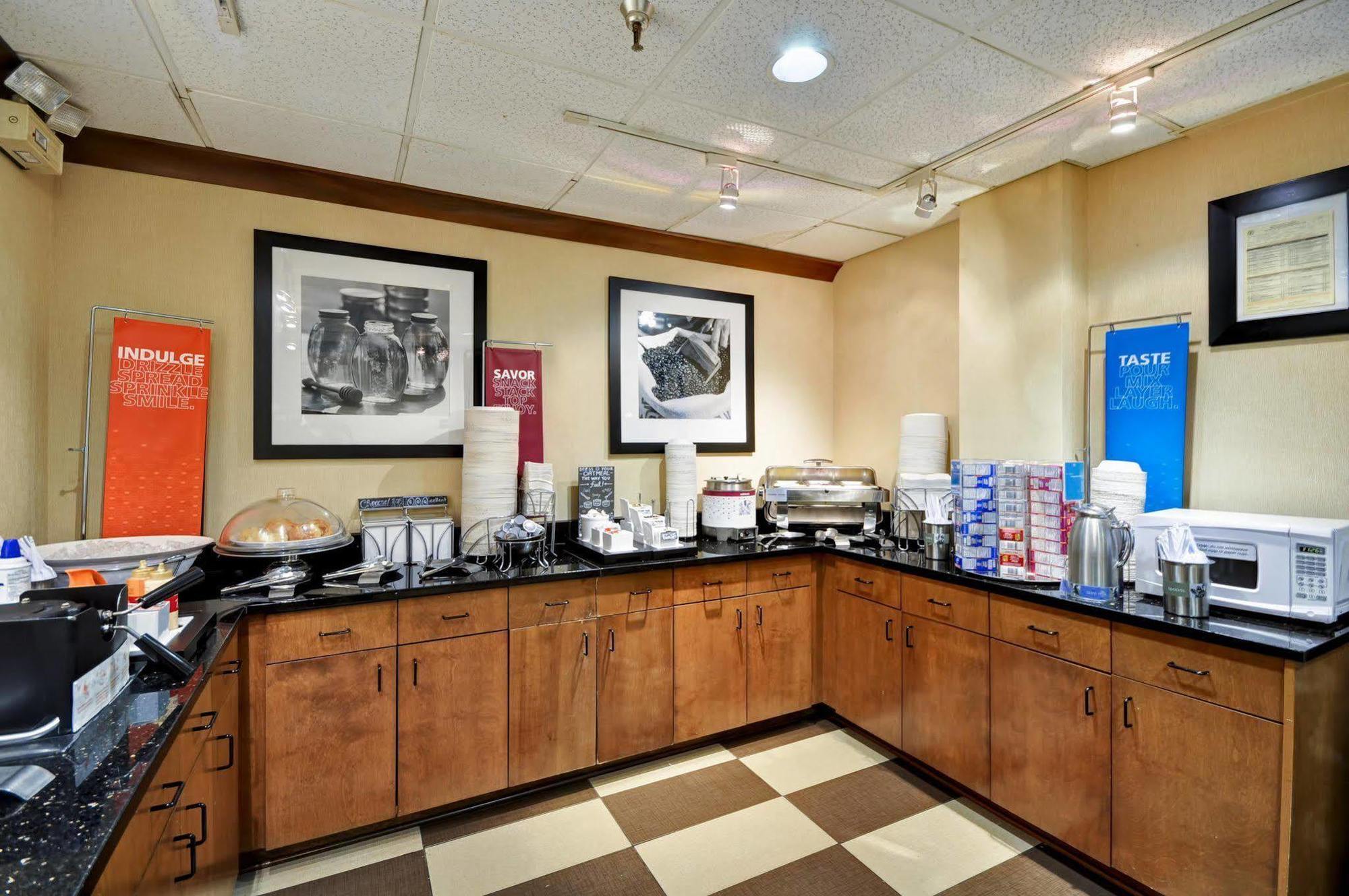 Hampton Inn Memphis Poplar מראה חיצוני תמונה
