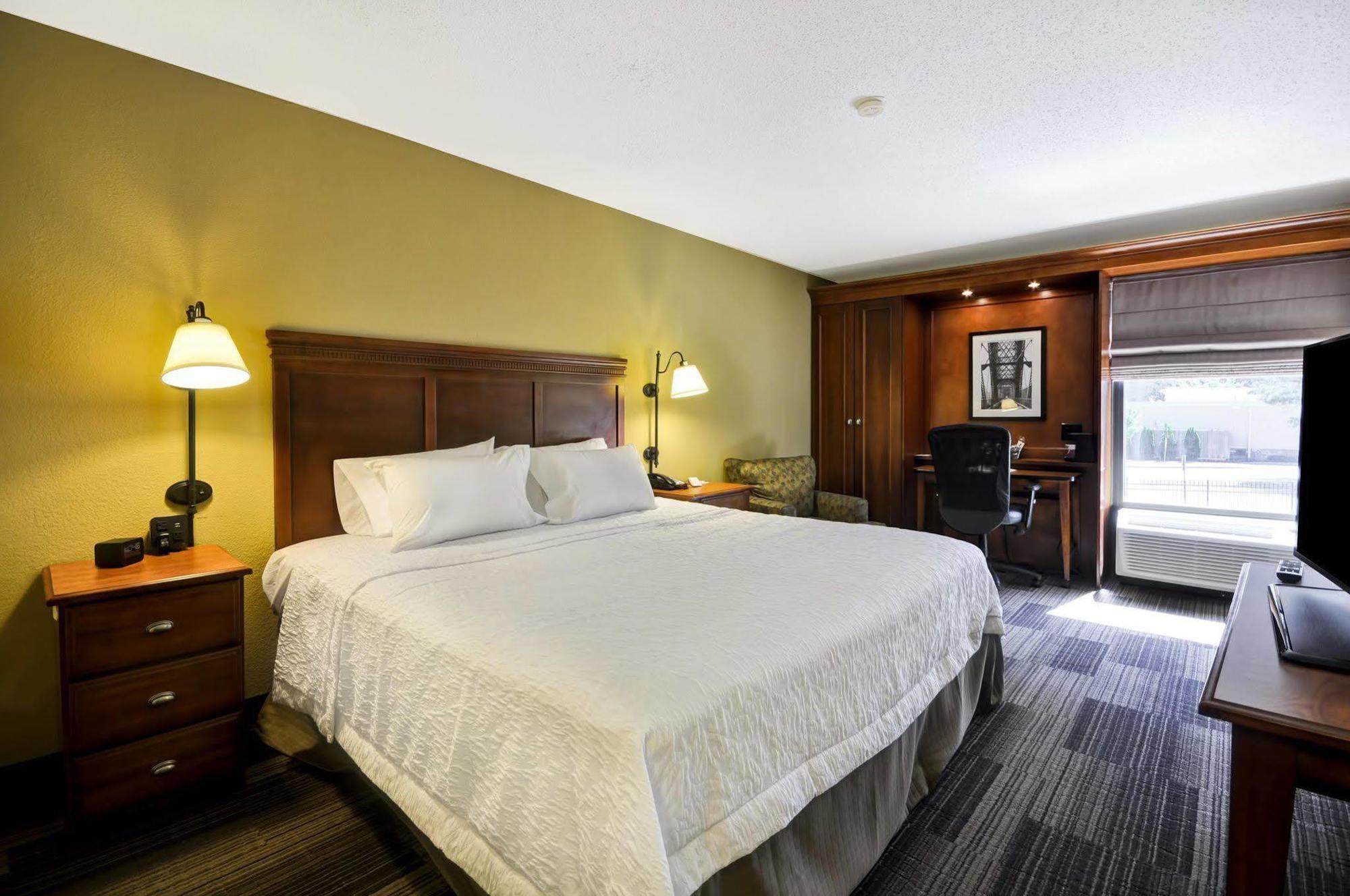 Hampton Inn Memphis Poplar מראה חיצוני תמונה