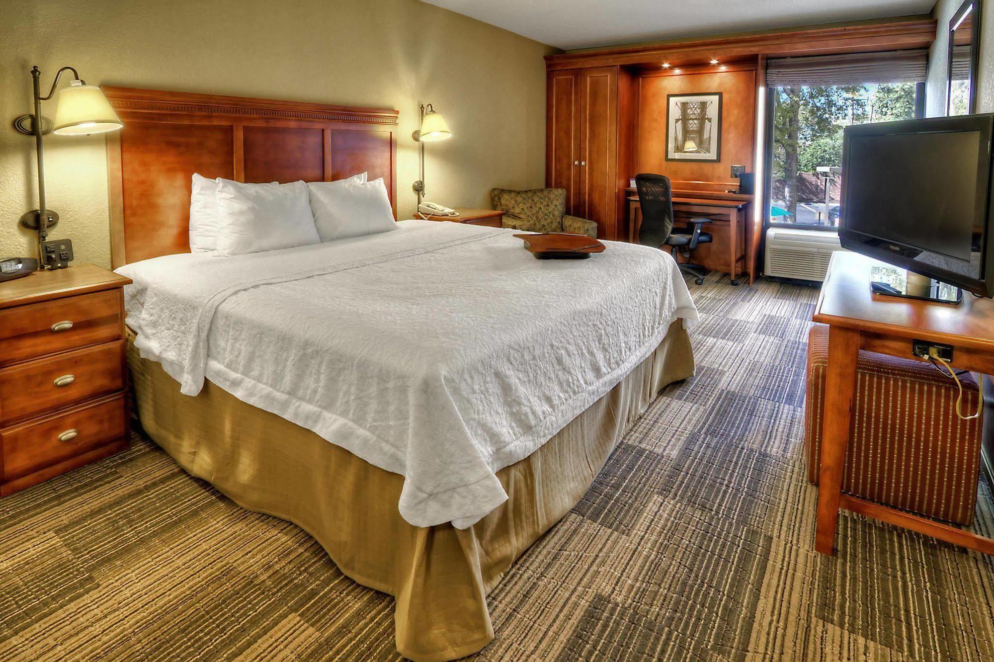 Hampton Inn Memphis Poplar מראה חיצוני תמונה