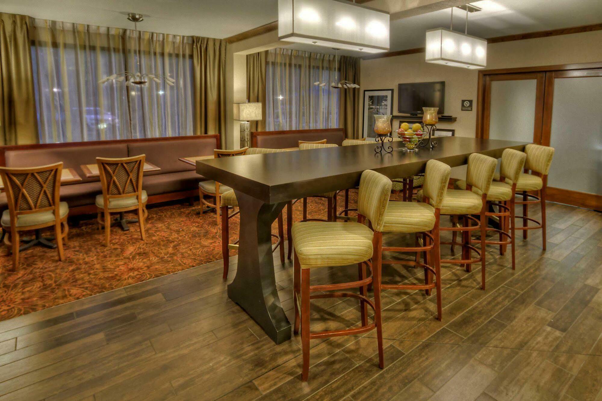 Hampton Inn Memphis Poplar מראה חיצוני תמונה