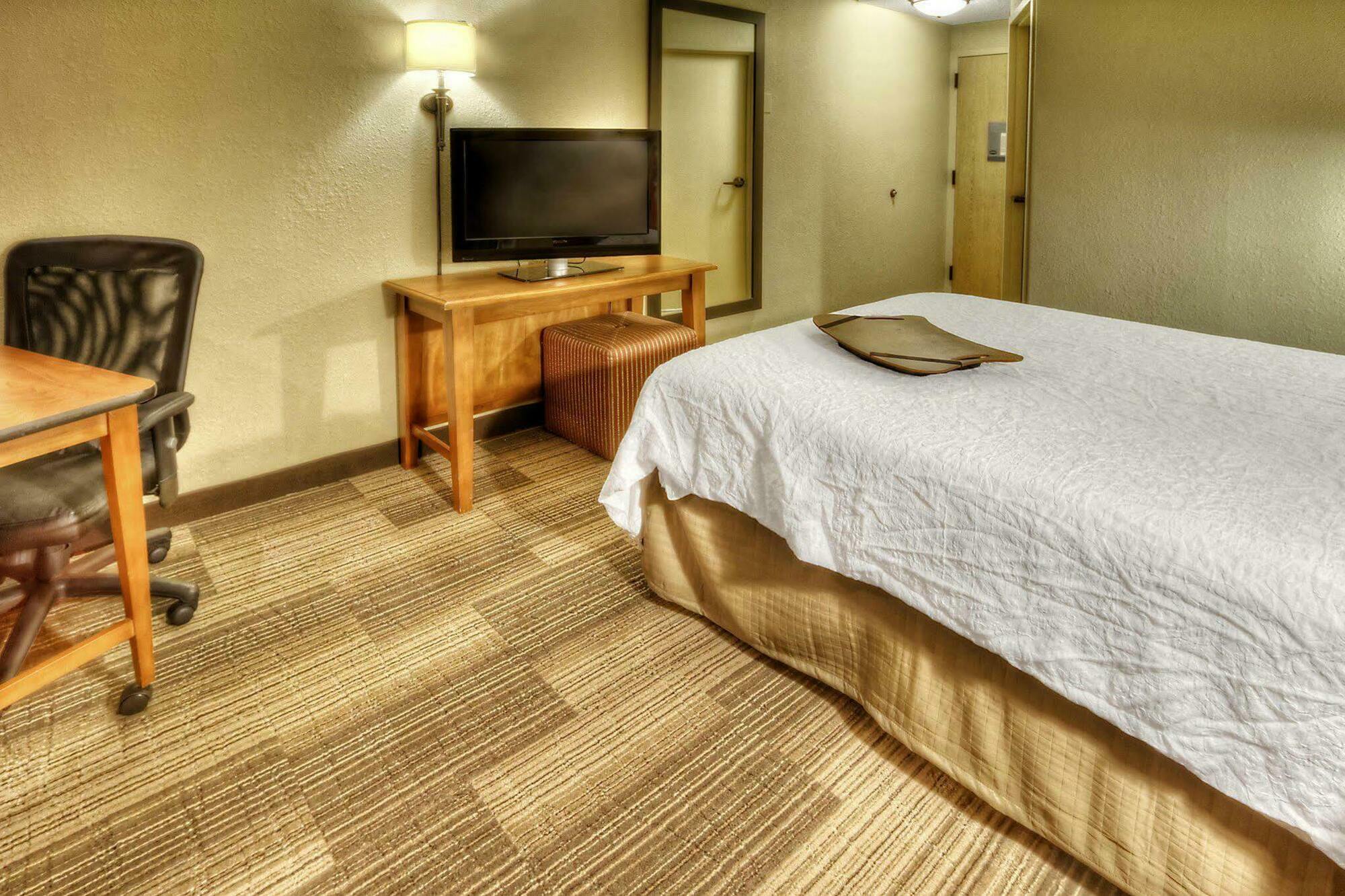 Hampton Inn Memphis Poplar מראה חיצוני תמונה
